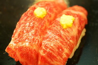 磯源の牛肉寿司